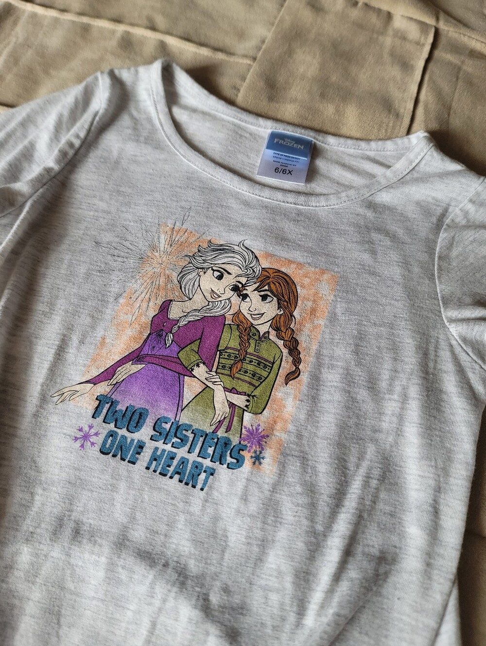 DISNEY Frozen Two Sisters One Heart Graphic Shirt, Size 6/6X